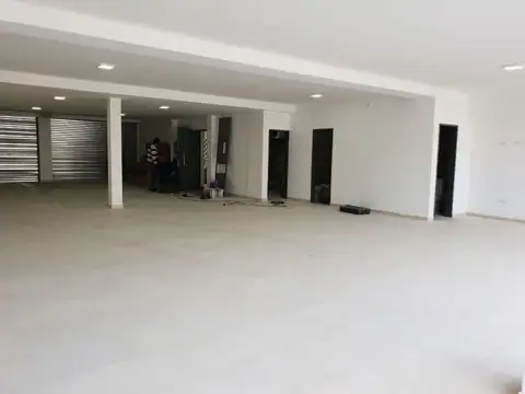 EXCELENTE LOCAL COMERCIAL SOBRE AVENIDA