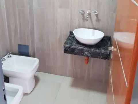 Local en Venta en Villa Luzuriaga, USD 299.900