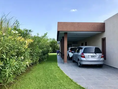 Casa en Venta en Countries y Barrios Cerrados en Esteban Echeverria, USD 350.000