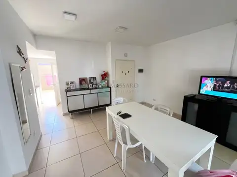 Ramon Falcon 4800, Piso 1