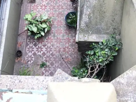 CASA DE 6 AMBIENTES. GARAGE. 2 COCINAS Y 2 BAÑOS. TERRAZA