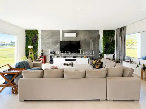 Casa 5 ambientes con 4 baños