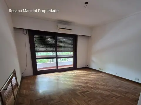 Casa 5 ambientes con 4 baños