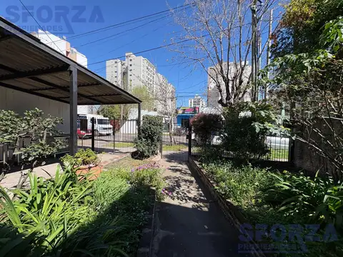 Casa 6 ambientes con 2 baños