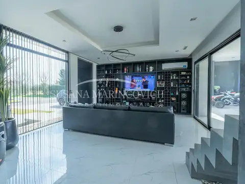 Casa 5 ambientes con 4 baños
