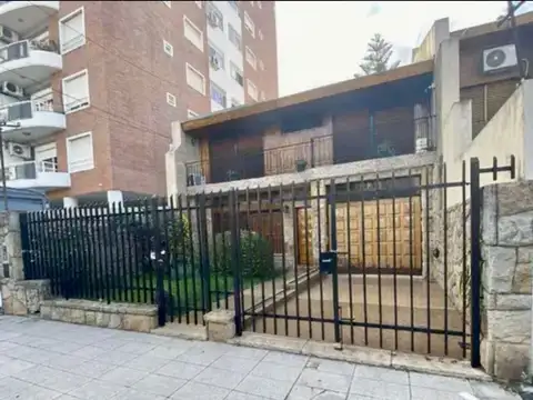 ALQUILER DE CASA 5 AMBIENTES APTA COMERCIAL 