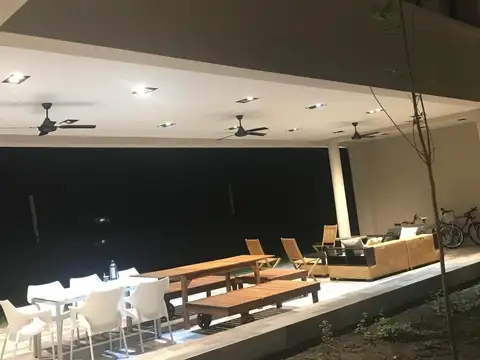 Casa 5 ambientes con 6 baños