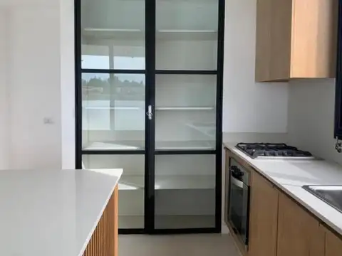 Casa 6 ambientes con 4 baños