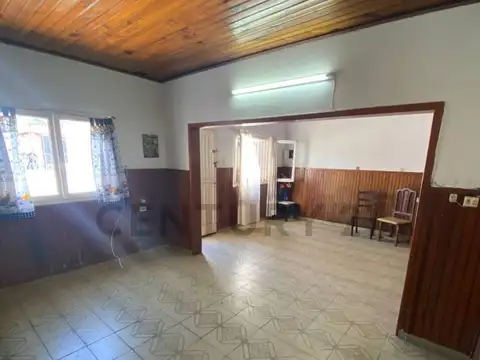 Venta de Casa a refaccionar de 3 ambientes en calle 28 entre las calles 78 y 79 .