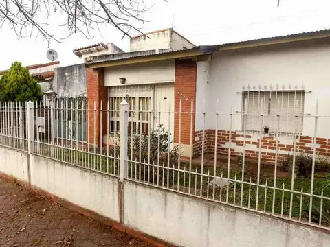 CASA 3 AMBIENTES LONGCHAMPS PATIO