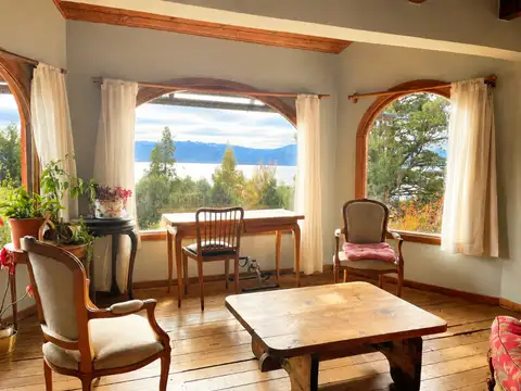 VENTA CASA CON VISTA AL LAGO - MELIPAL BARILOCHE