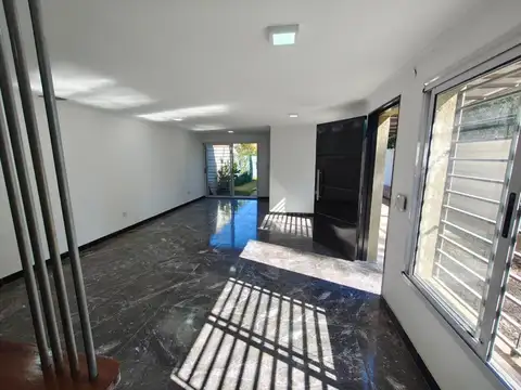 Casa 5 ambientes con 2 baños