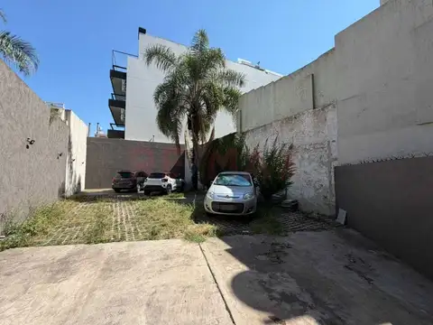 Venta cochera en Flores