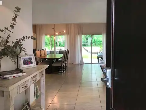 Av Agustin Garcia  al 6600