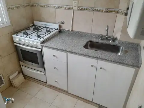 ALQUILER MONOAMBIENTE PH en Parque Chacabuco