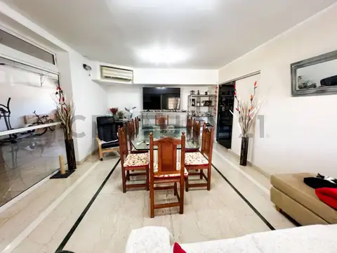 Venta de Casa 3 DORMITORIOS MORON COCHERA PILETA QUINCHO