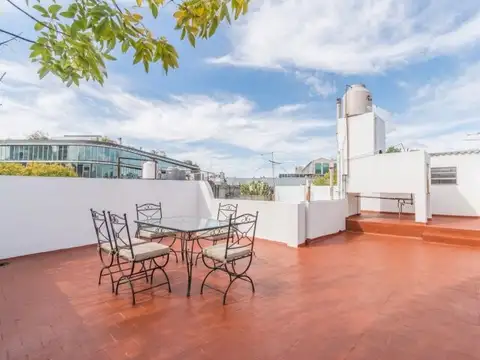 Espectacular PH 3amb+oficina con balcón, patio y terraza a refaccionar