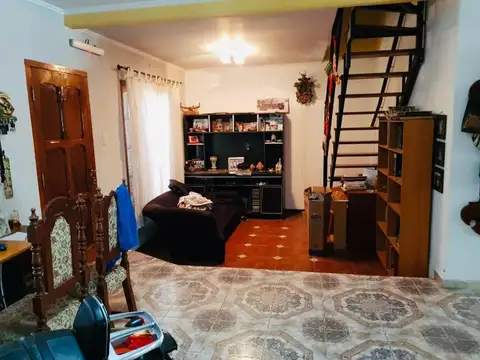 Casa 2 Plantas 4 Amb C/ Pileta Climatiz EZPELETA