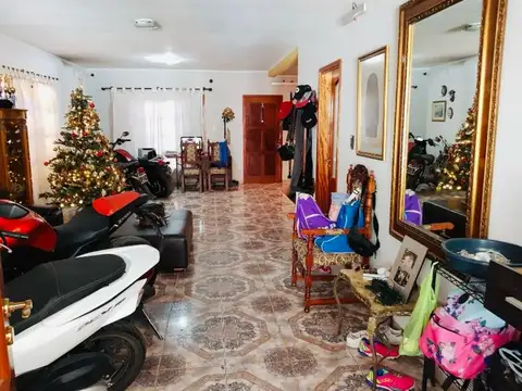 Casa en Venta con 2 cocheras