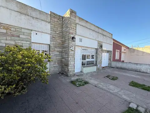 CASA CON PATIO UNICO CERCANA AL CENTRO