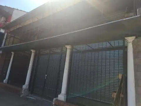 VENTA EN BLOCK INMUEBLE COMERCIAL EN ESQUINA, 2 LOCALES Y 2 GALPONES CON VIVIENDA AL FONDO EN BERAZATEGUI.