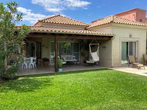 Casa en Alquiler Temporal con 2 cocheras
