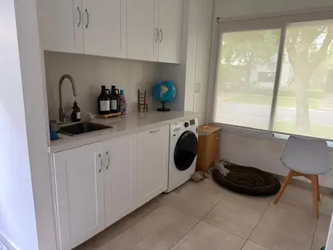Casa 4 ambientes con 2 baños