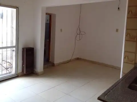 Casa 4 ambientes con 1 baño