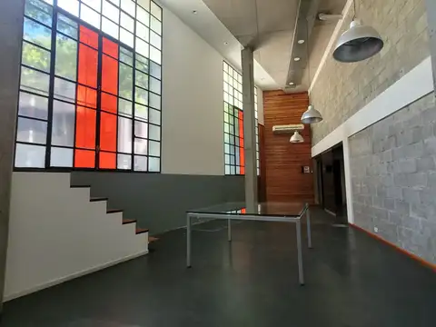 Espectacular Loft De 124m2 Con Una Altura De Techos De 6 Metros. Tiene Despacho Independiente En El Entrepiso. Cochera Fija A Metros De La Unidad