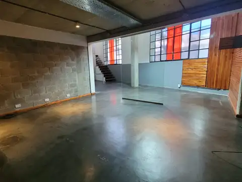 Oficina en Alquiler con 1 cochera