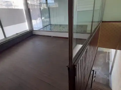 LOCAL CON ESTACIONEMIENTO VENTA BECCAR