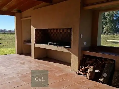Casa 4 ambientes con 2 baños