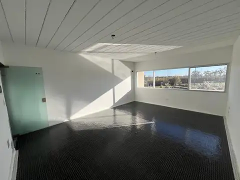 Oficina en Alquiler en Benavidez, $ 720.000