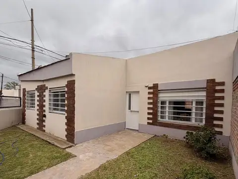 OPORTUNIDAD CASA + POSIBILIDAD DEPTO EN MISMO LOTE