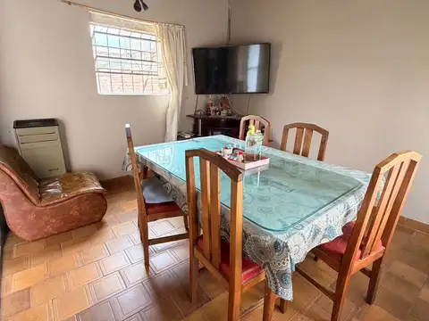 Casa 5 ambientes con 1 baño