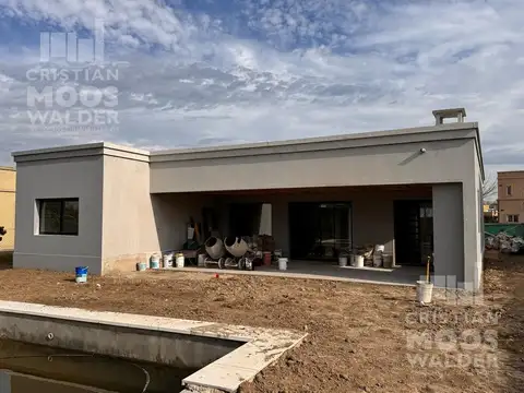 Casa 5 ambientes con 2 baños
