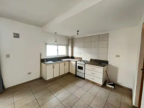 Depto Tipo Casa 4 ambientes con 2 baños