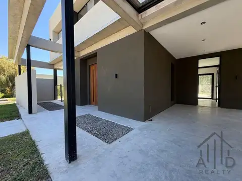 Casa venta Club de Campo La Candida El Peligro La Plata 100
