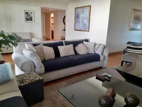 AMPLIO PISO CON 4 DORM(1 SUITE), 3 BAÑOS, 2 COCH FIJAS, VIG