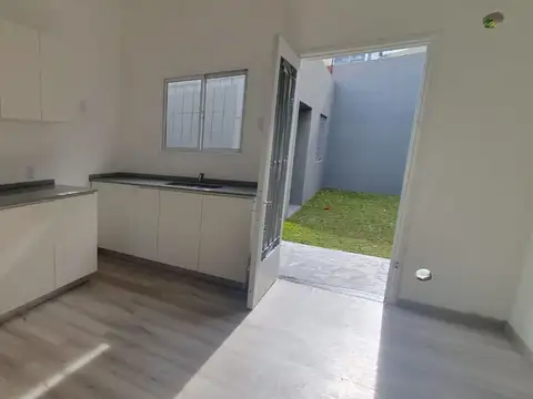 Casa 4 ambientes con 1 baño