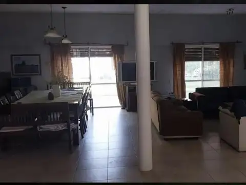 Casa 5 ambientes con 3 baños