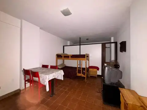 DEPARTAMENTO A 1 CUADRA DE LA PLAYA SOBRE CHIOZZA.-