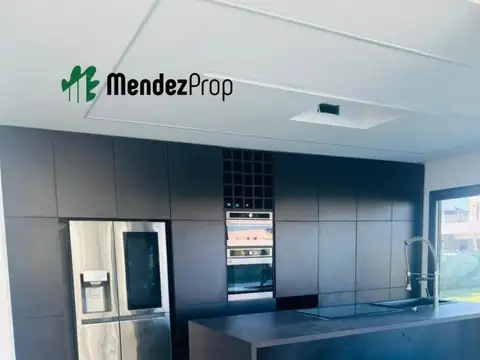 Casa en Alquiler Temporal con 4 cocheras