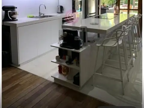 Casa en Alquiler con 1 cochera