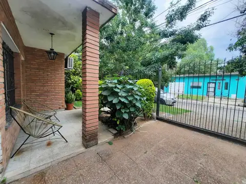 Casa 5 ambientes con 2 baños