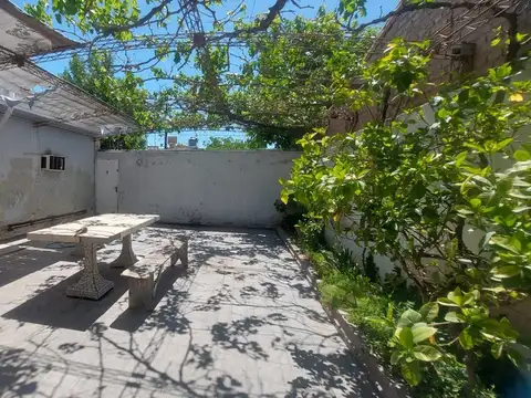 Casa 5 ambientes con 1 baño