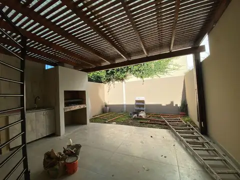 DUPLEX | 2 DORM | 147 m2 | COHERA | PARRILLA | PATIO TRASERO