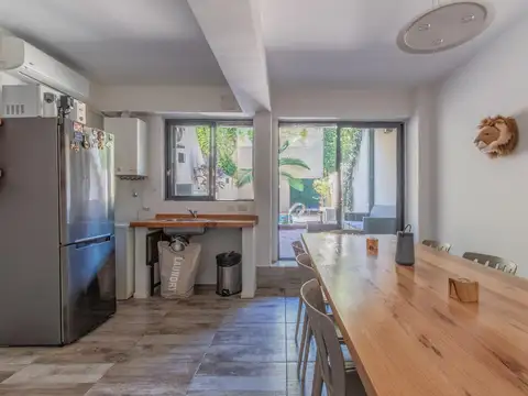 Casa en Venta con 3 cocheras