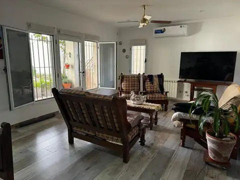 Casa en Venta con 3 cocheras