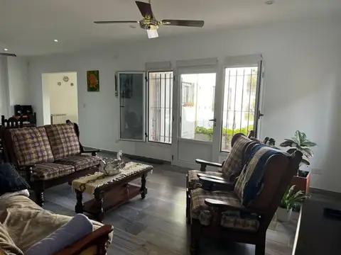 Casa 3 ambientes con 2 baños